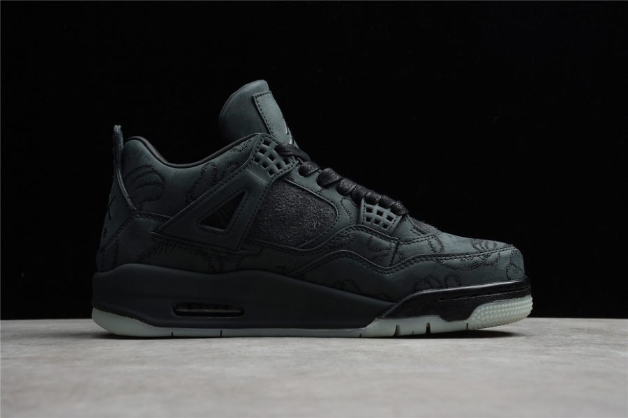 KAWS x Nike Air Jordan 4 Retro "Black" - Imagen 4