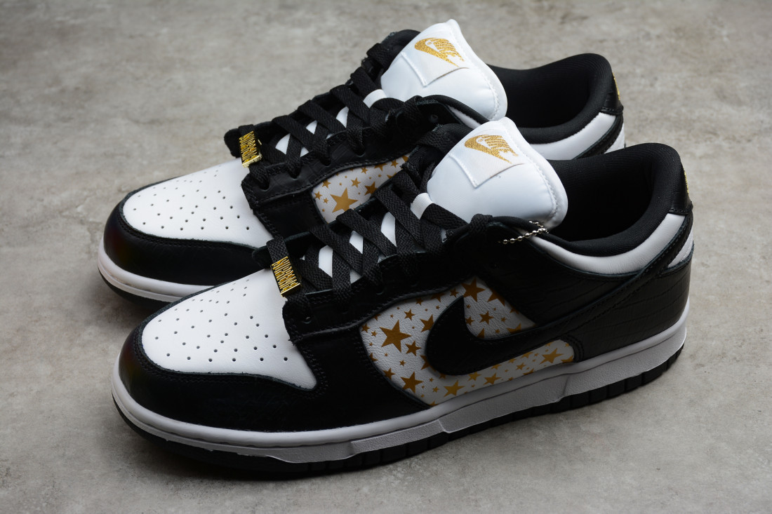 Nike SB Dunk Low "Supreme Stars Black"