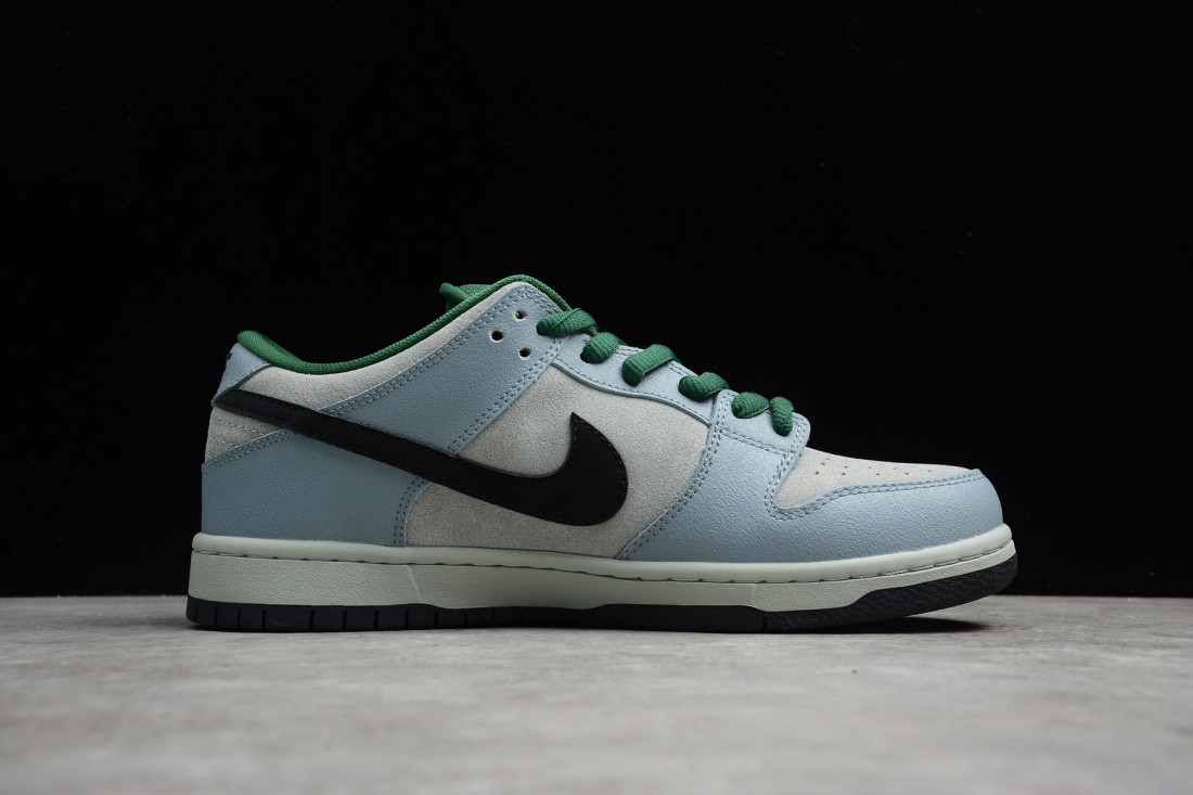 Nike SB Dunk Low "Maple Leaf Central Park"