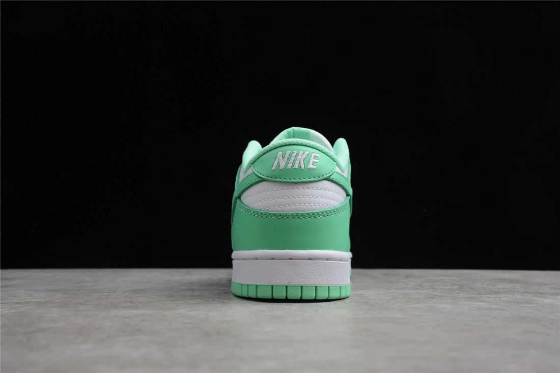 Nike SB Dunk Low "Green Glow"