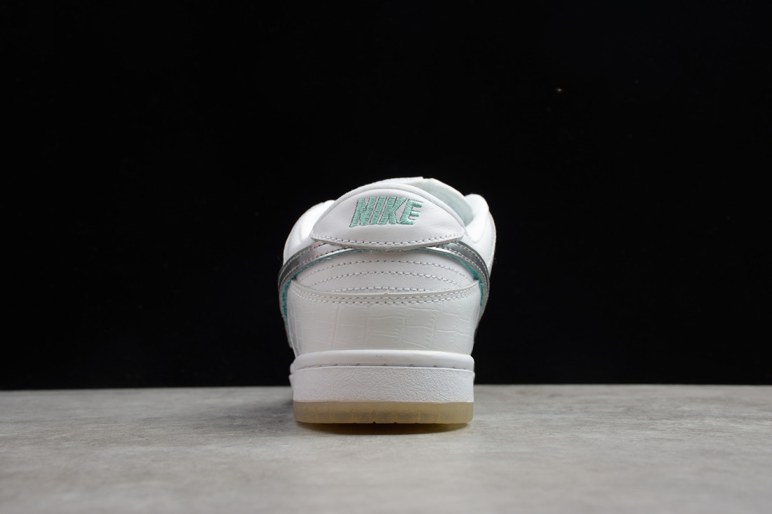 Nike SB Dunk Low “Diamond Supply Co White”