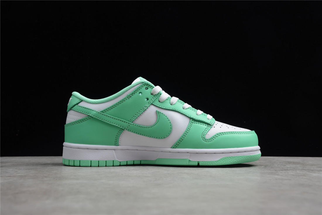 Nike SB Dunk Low "Green Glow"