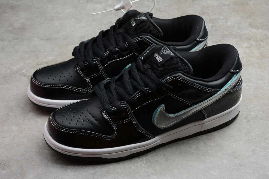 Nike SB Dunk Low "Diamond Supply Co Black"