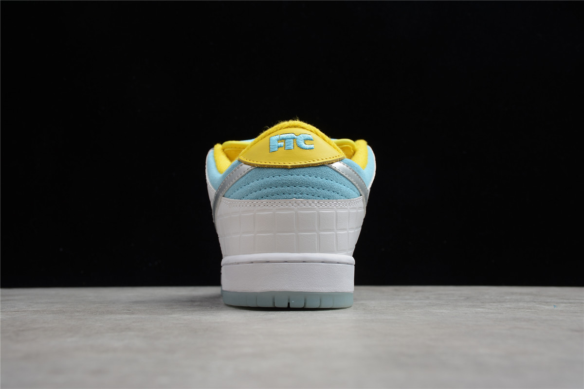 Nike SB Dunk Low "Lagoon Pulse"