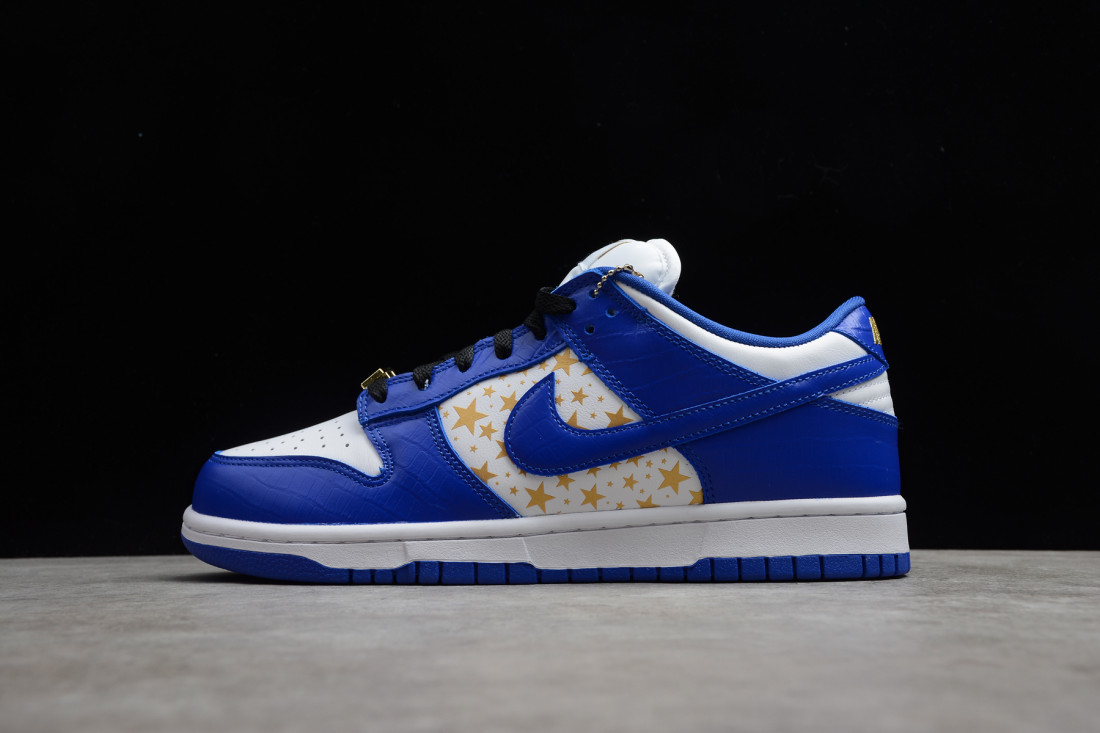 Nike SB Dunk Low "Supreme Stars Hyper Royal"