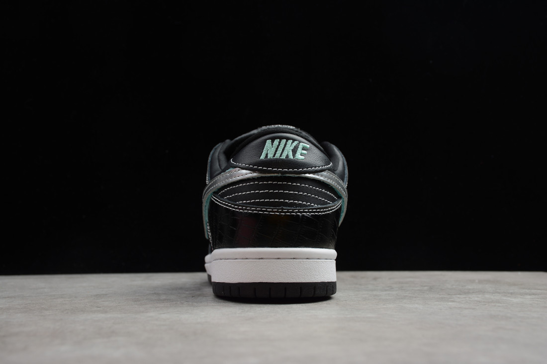 Nike SB Dunk Low "Diamond Supply Co Black"