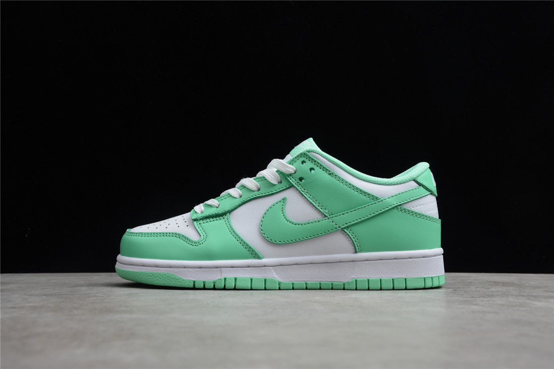 Nike SB Dunk Low "Green Glow"