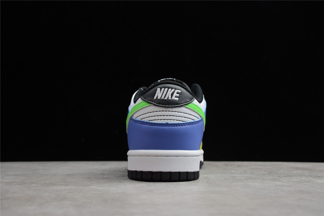 Nike SB Dunk Low "Green Strike"