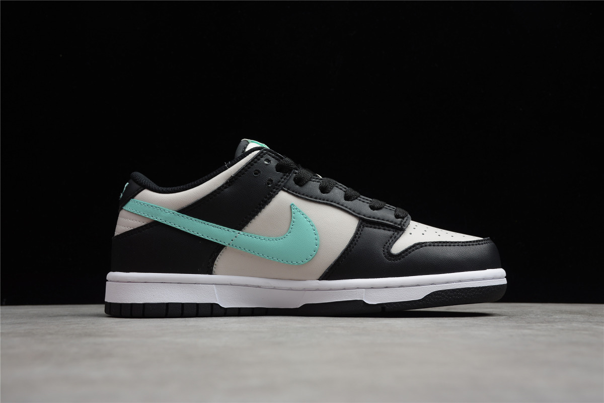 Nike SB Dunk Low "Light Bone Tropical Twist"