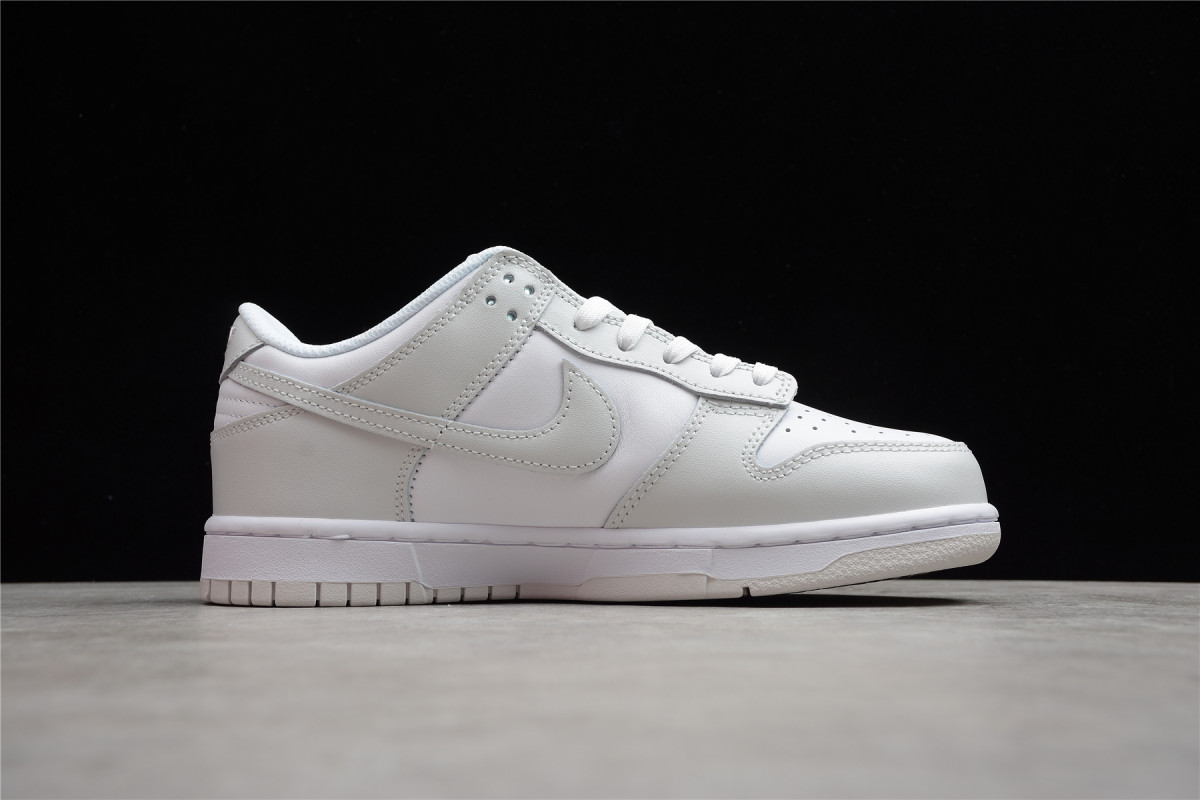 Nike SB Dunk Low "Photon Dust"