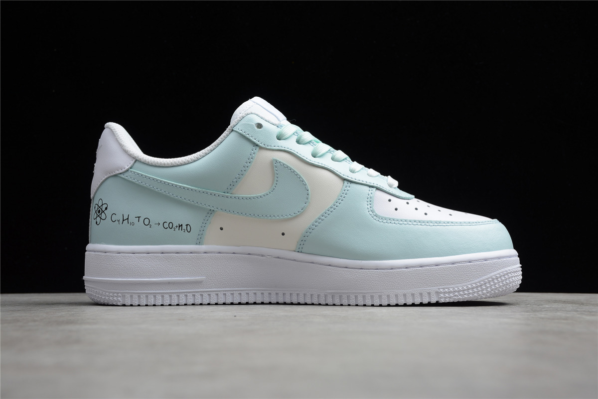 Nike Air Force 1 Low '07 LV8