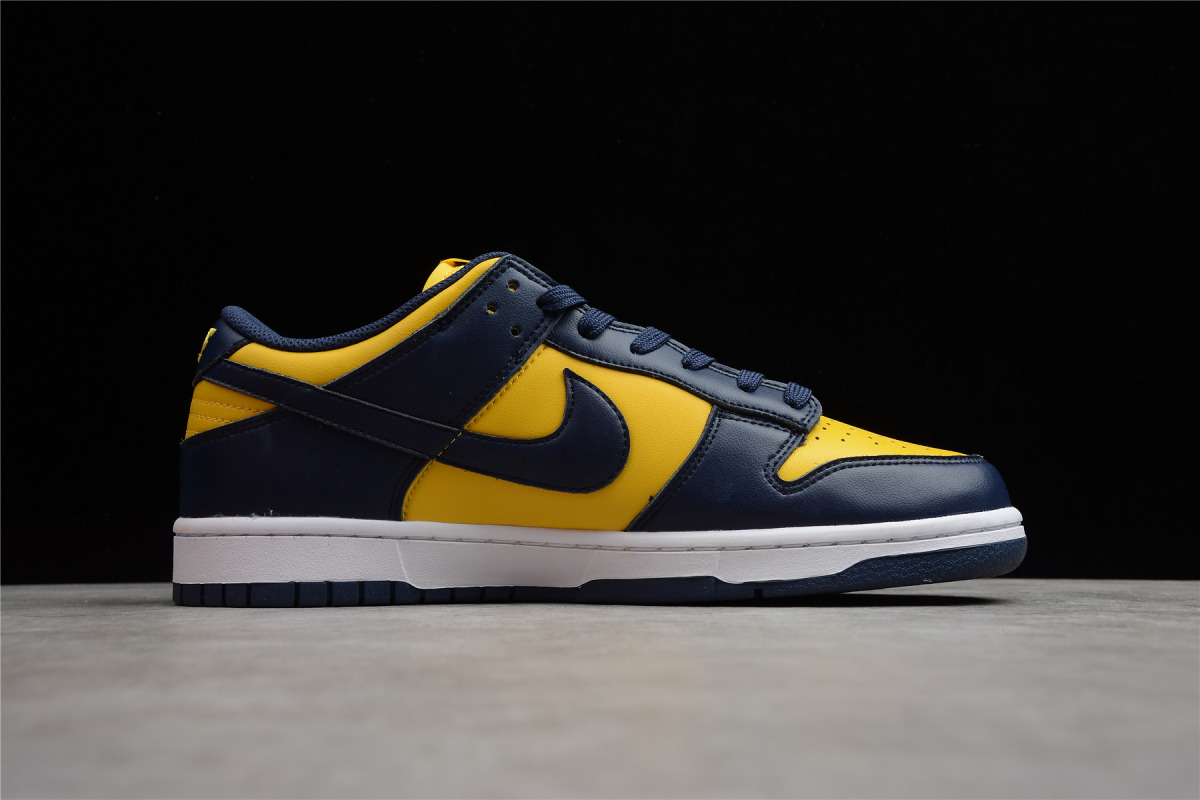 Nike SB Dunk Low "Michigan"