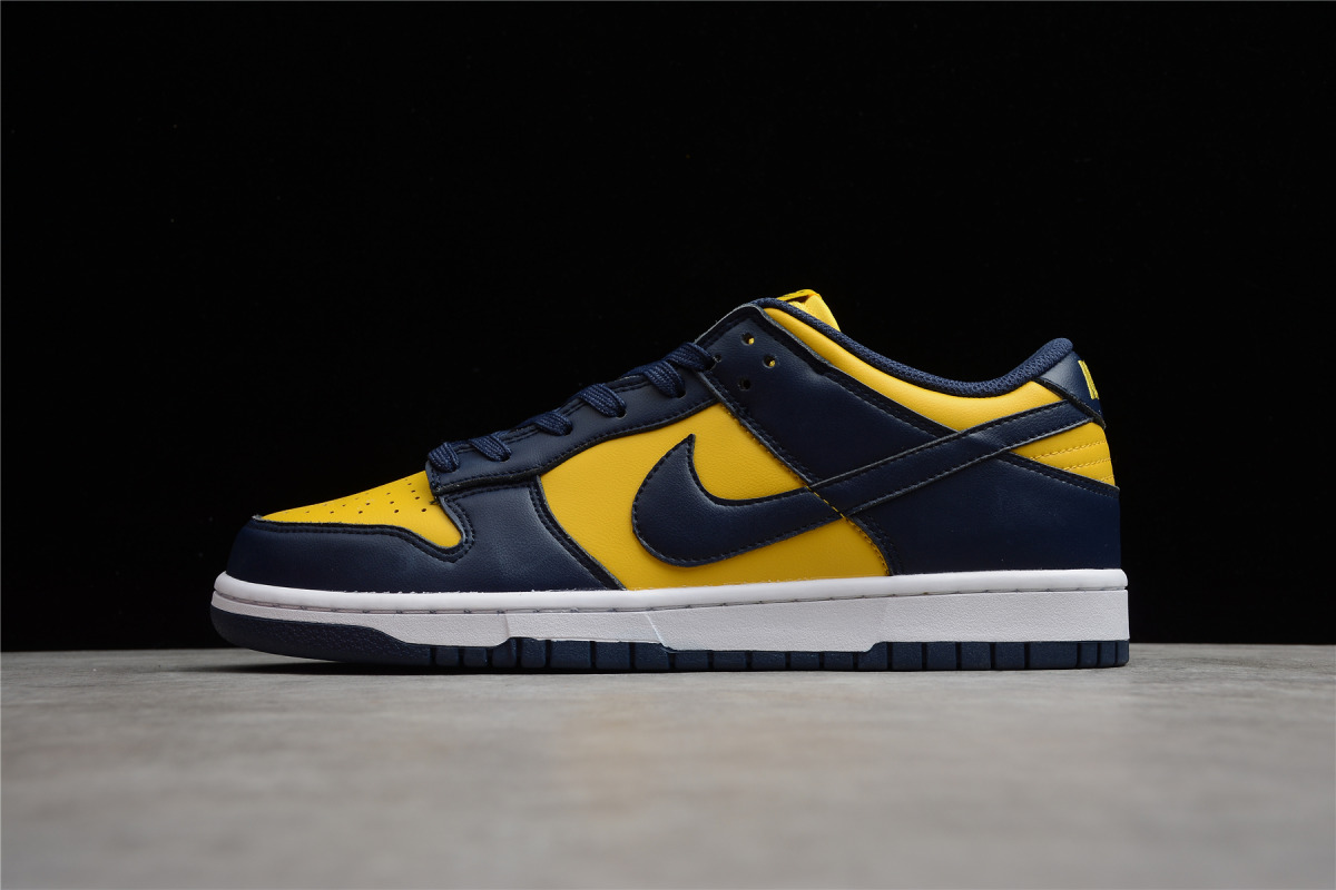 Nike SB Dunk Low "Michigan"