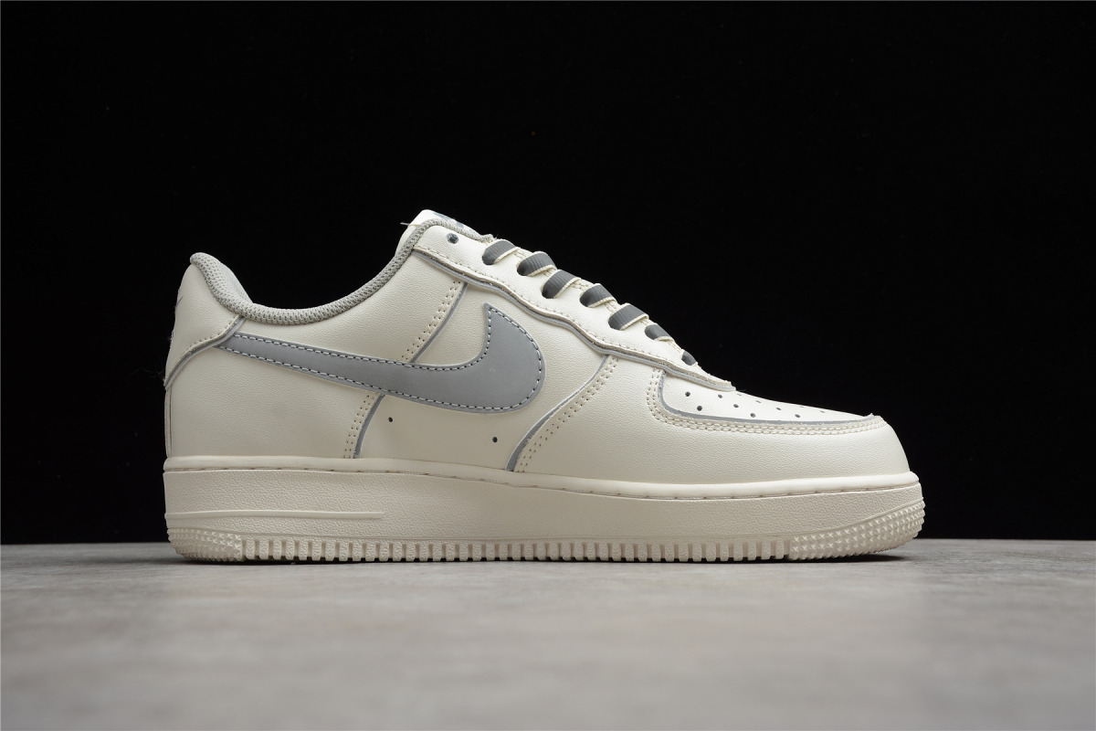 Nike Air Force 1 Low '07 LV8