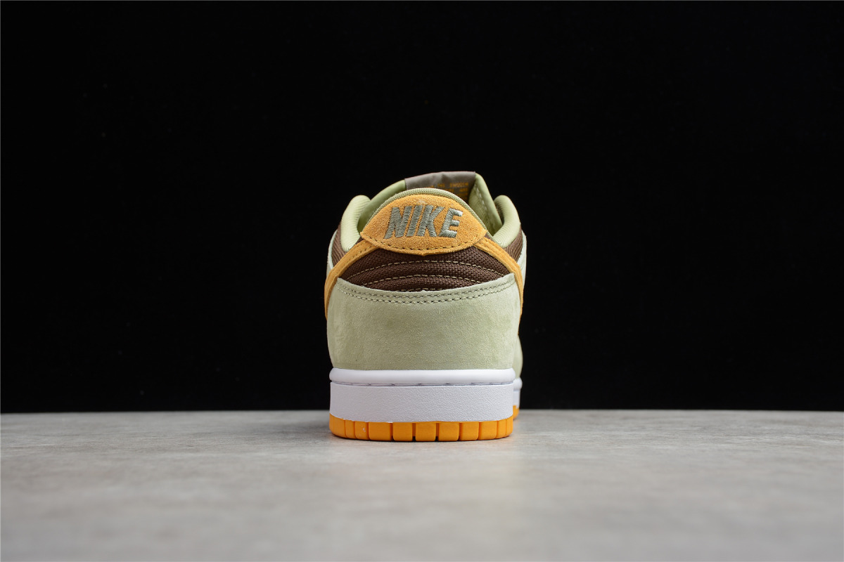 Nike SB Dunk Low "Dusty Olive"