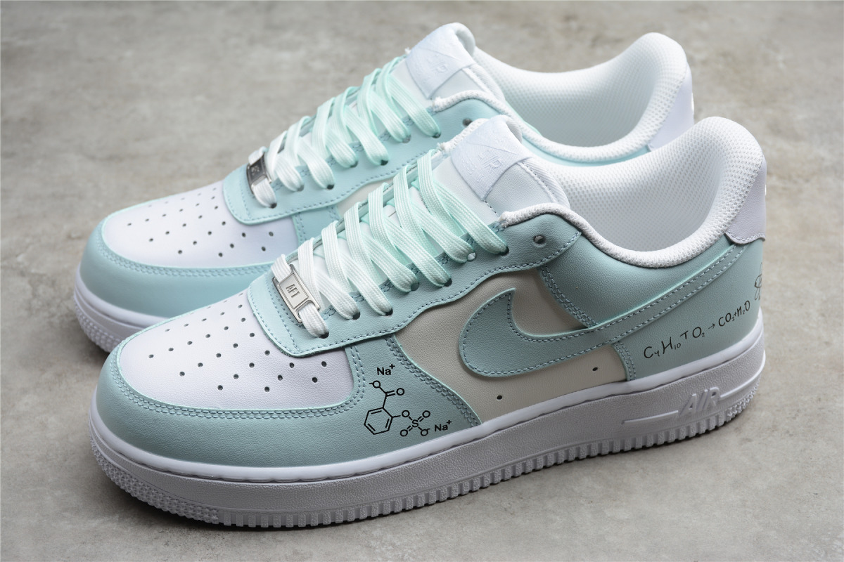 Nike Air Force 1 Low '07 LV8