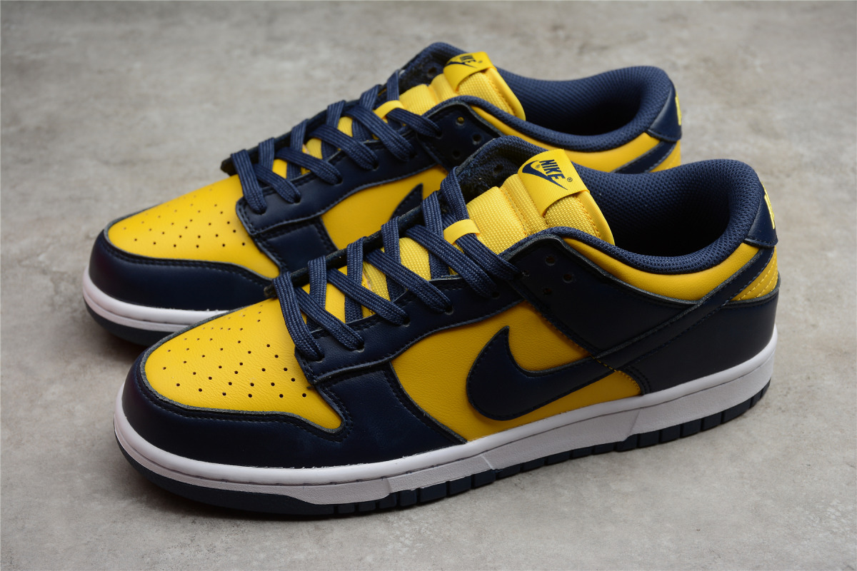 Nike SB Dunk Low "Michigan"