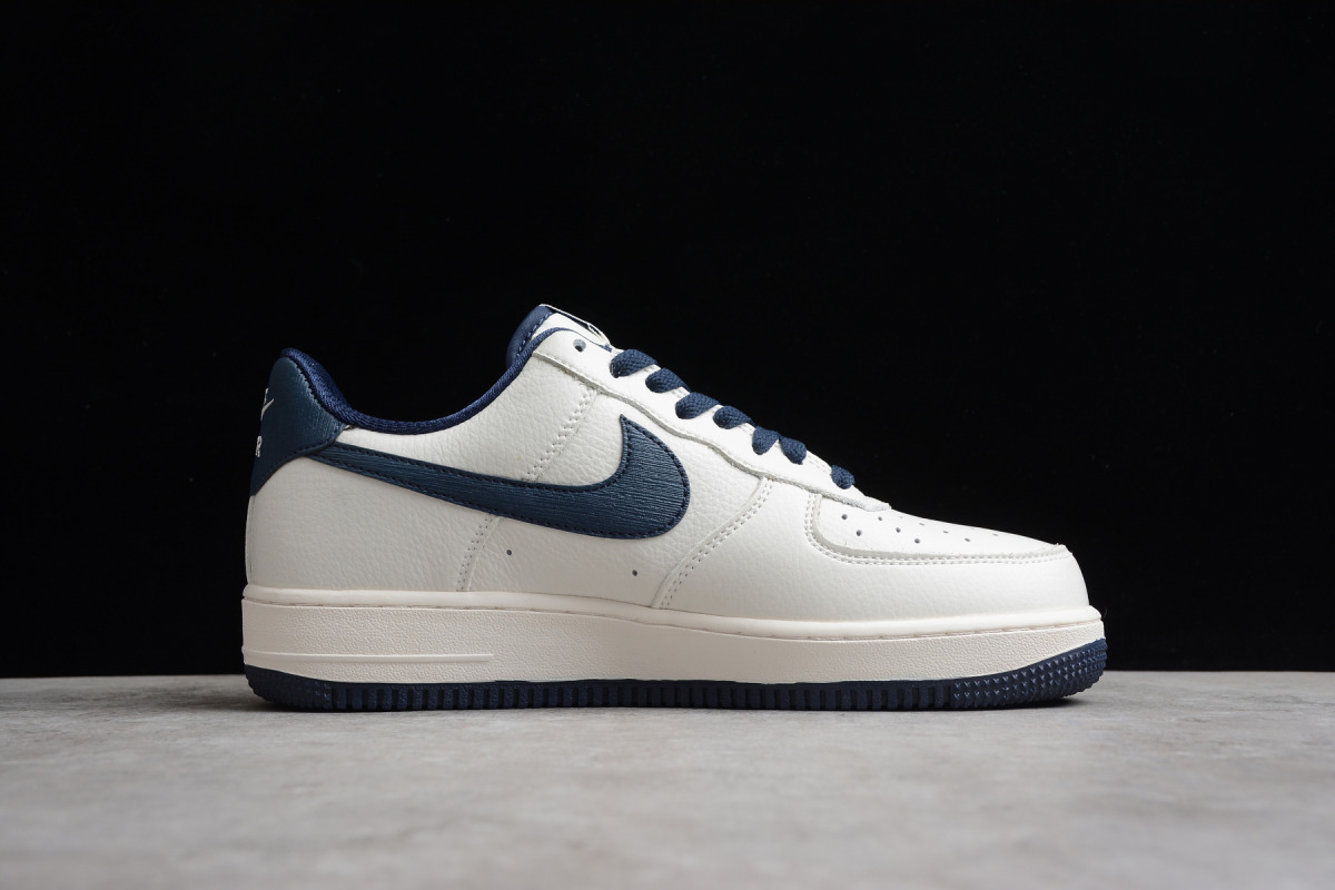 Nike Air Force 1 Low '07 LV8