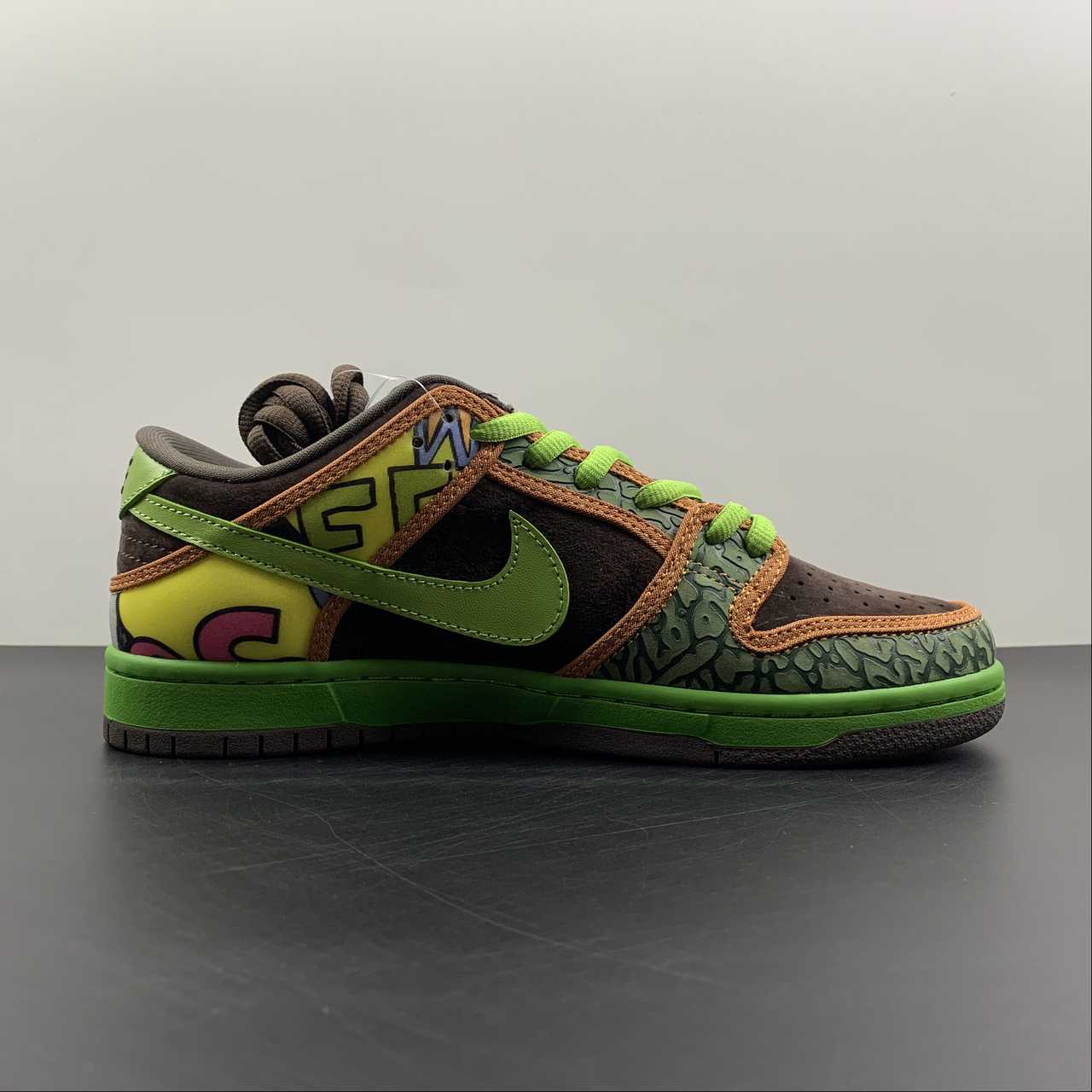 Nike SB Dunk Low “De La Soul” 2015