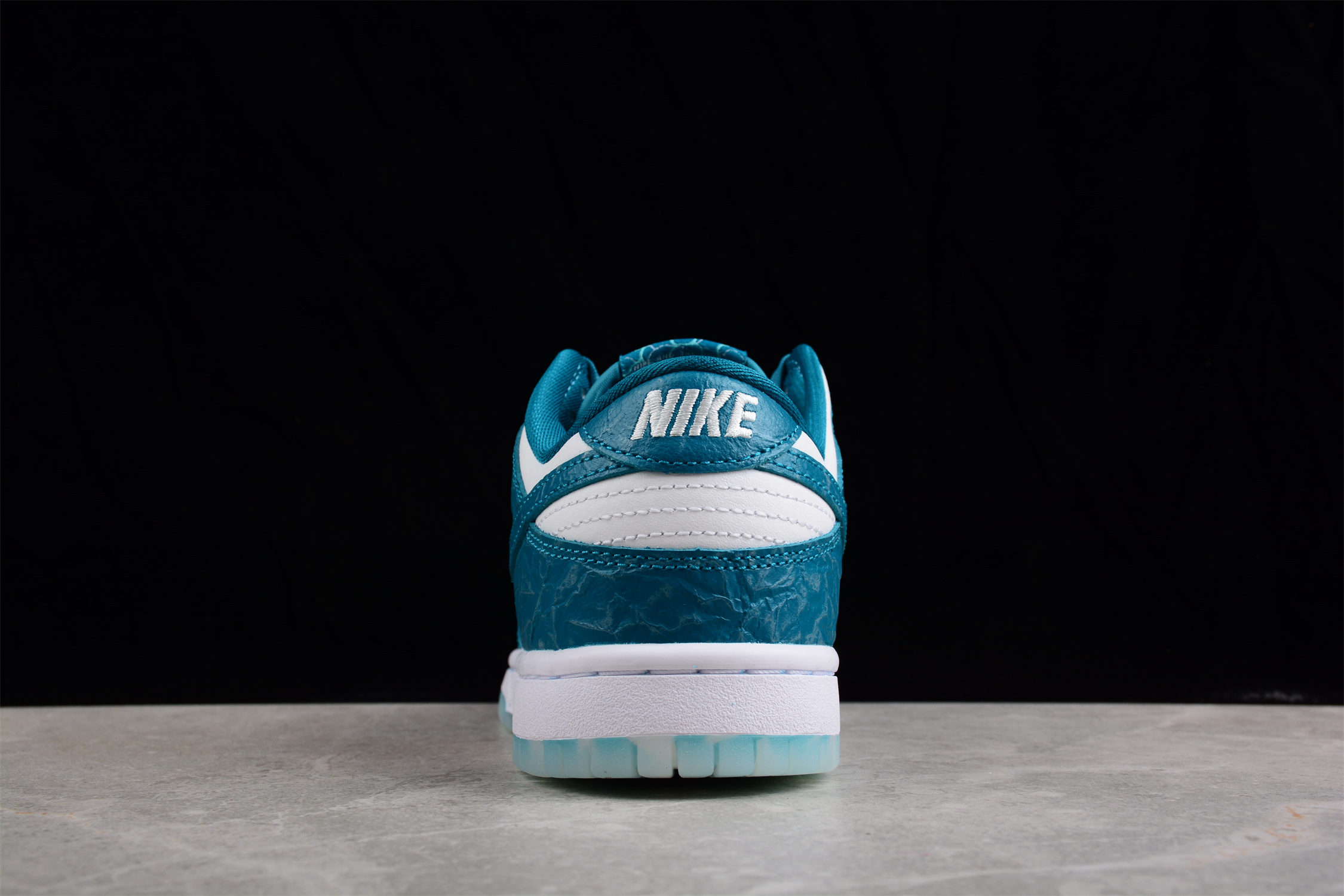 Nike SB Dunk Low "Ocean"