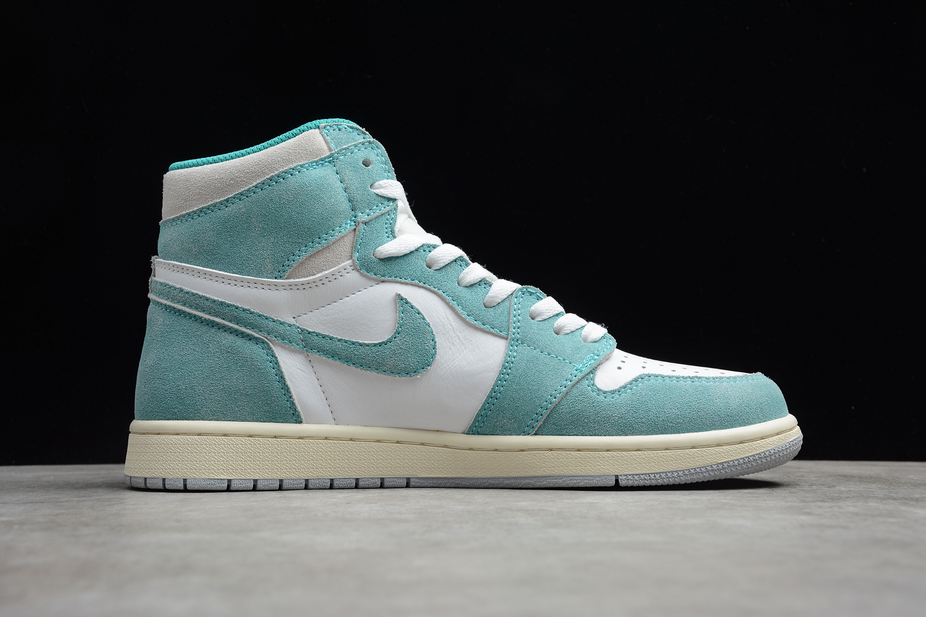 Nike Air Jordan 1 High "Turbo Green"