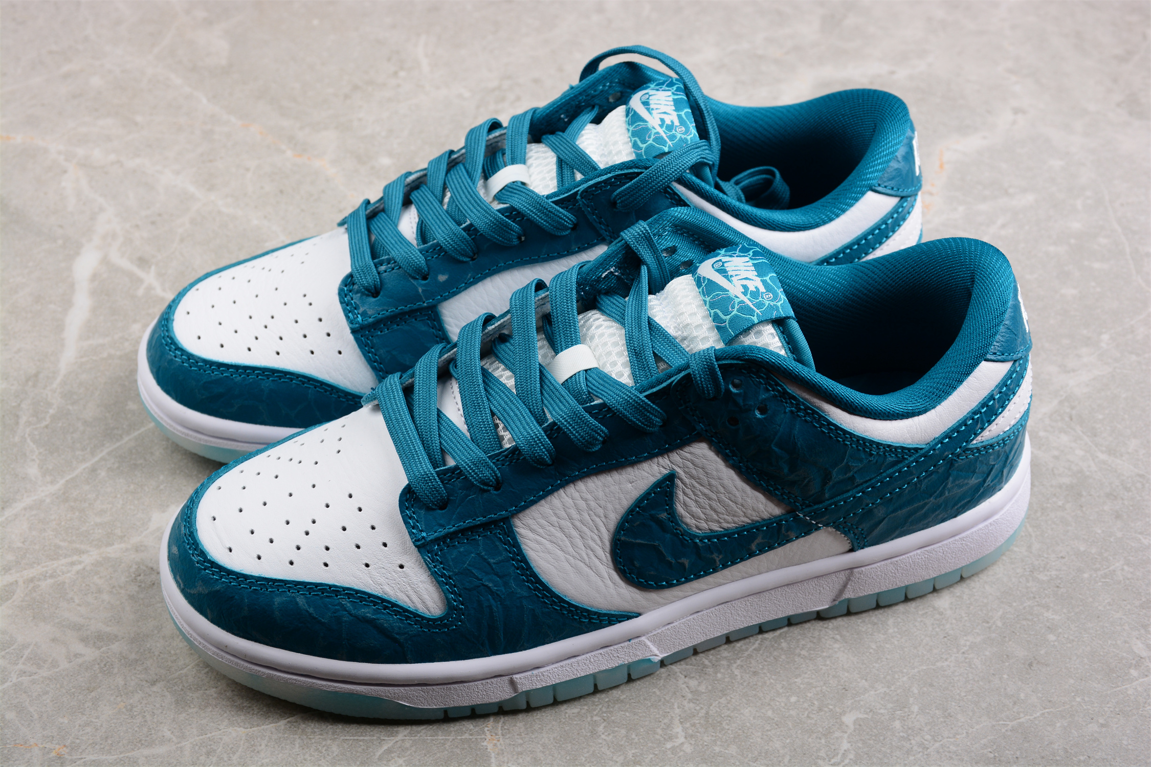 Nike SB Dunk Low "Ocean"