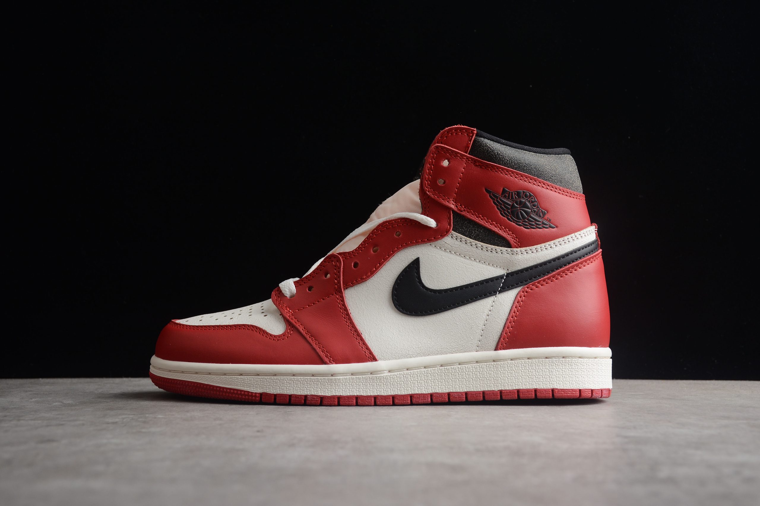 3ccf8e73 Nike Air Jordan 1 High "Chicago Lost and Found" - Imagen 1